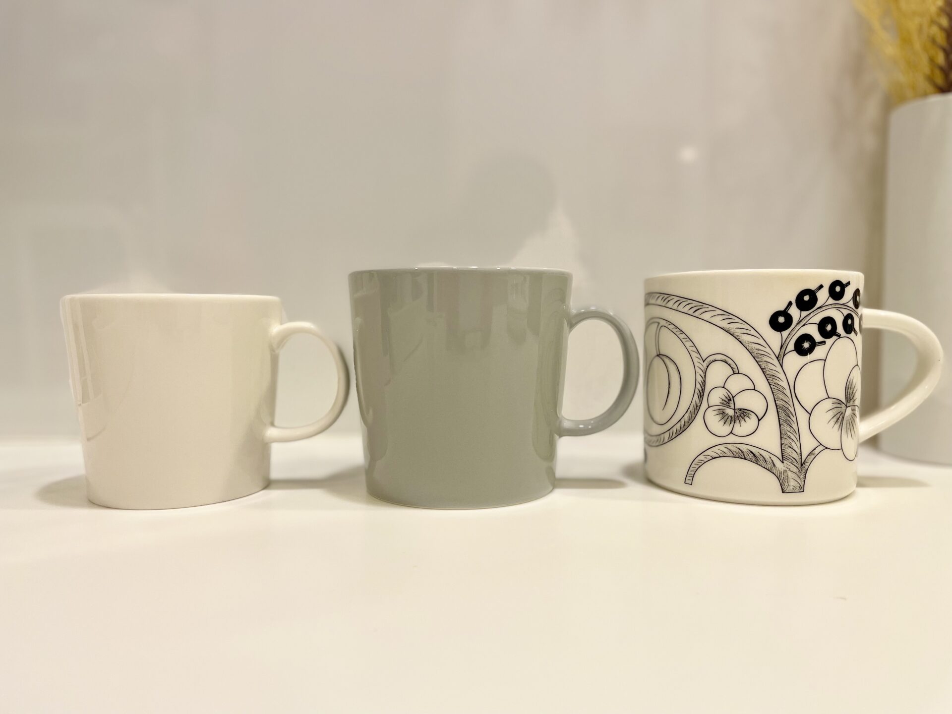 【比較レビュー】イッタラ　ティーマのマグカップ300mlと400mlを並べてみました｜パラティッシ350mlとの違い・重さも紹介